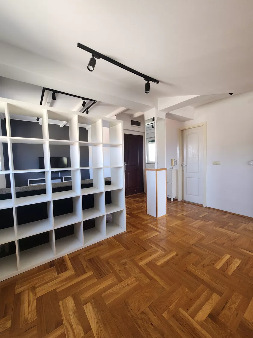 Trosoban stan za izdavanje, Vlade Aksentijevića 4, 500€, 68m² — 2