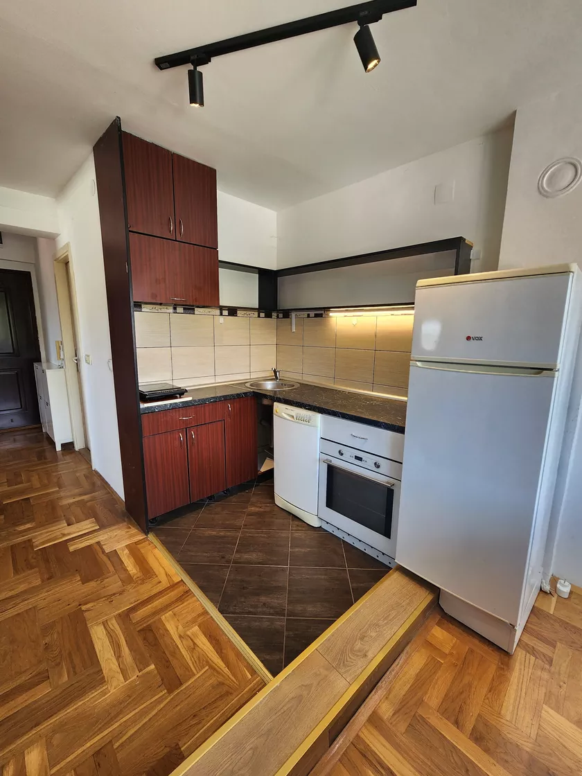 Trosoban stan za izdavanje, Vlade Aksentijevića 4, 500€, 68m² — 5