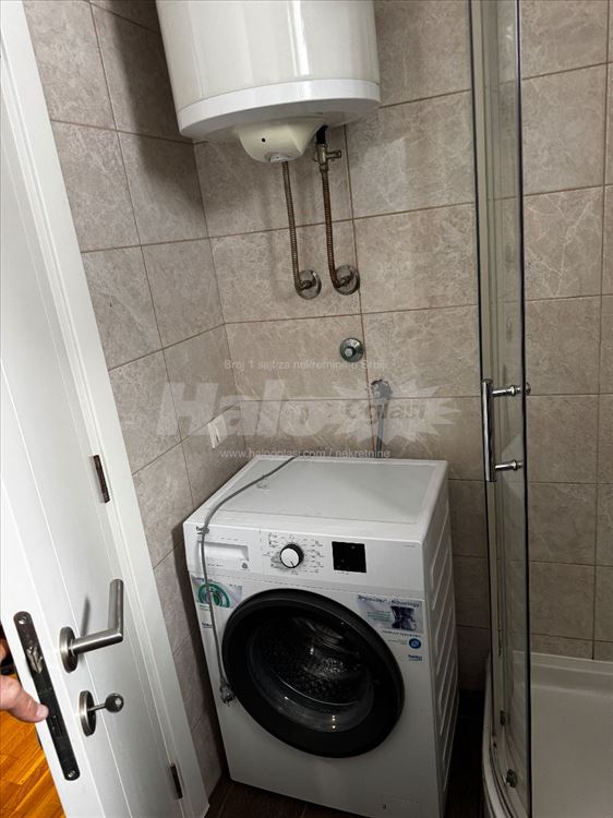Trosoban stan, Zvezdara, odlična lokacija. — 4