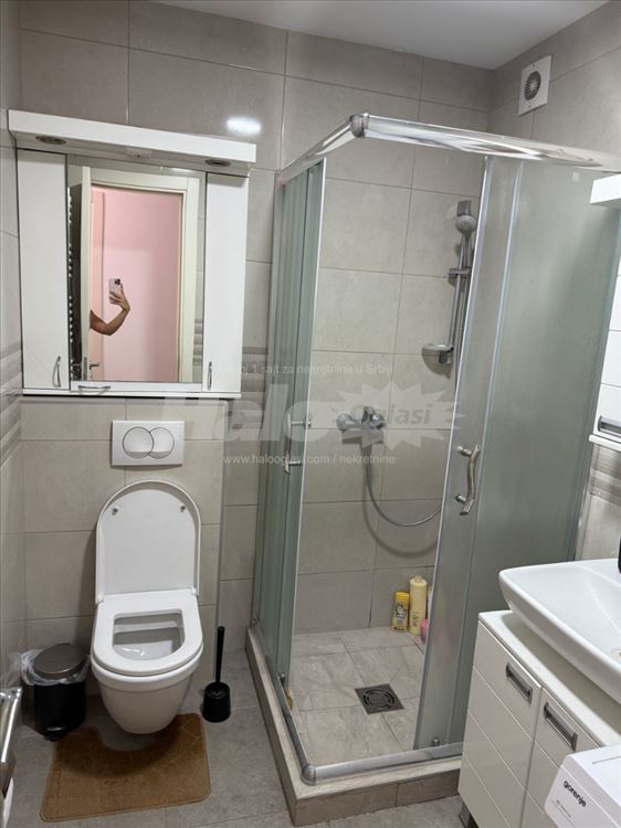 Trosoban stan,Bulevar Oslobodjenja — 7