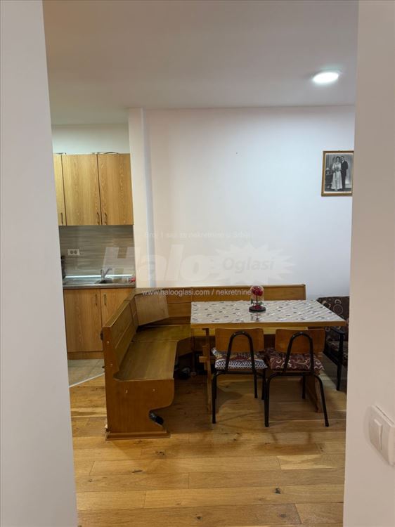 Trosoban stan,Bulevar Oslobodjenja — 9