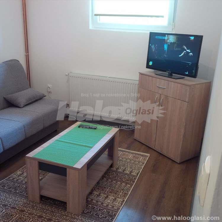 Ukljuceno grejanje, voda, internet, infostan. — 7
