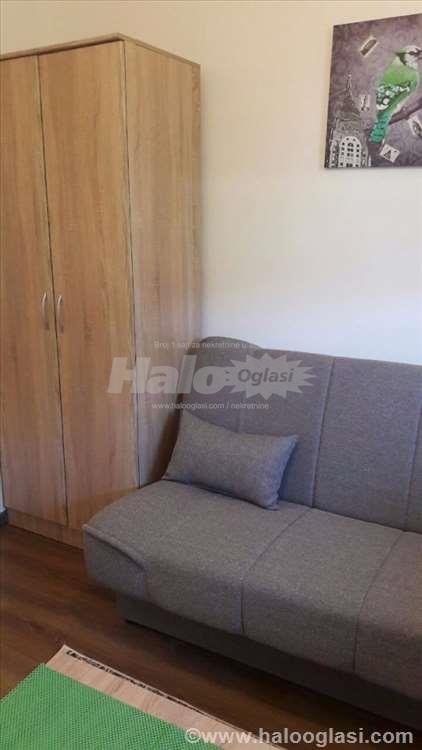Ukljuceno grejanje, voda, internet, infostan. — 8
