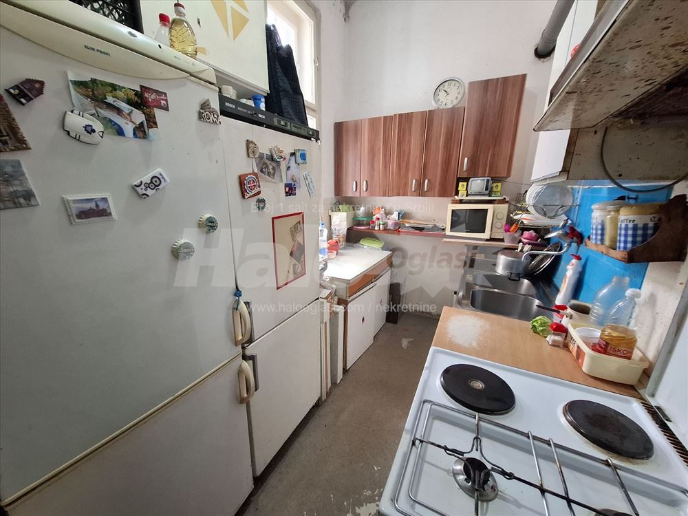 Uknjižen salonac, lift, Cvetni trg, bez provizije — 9