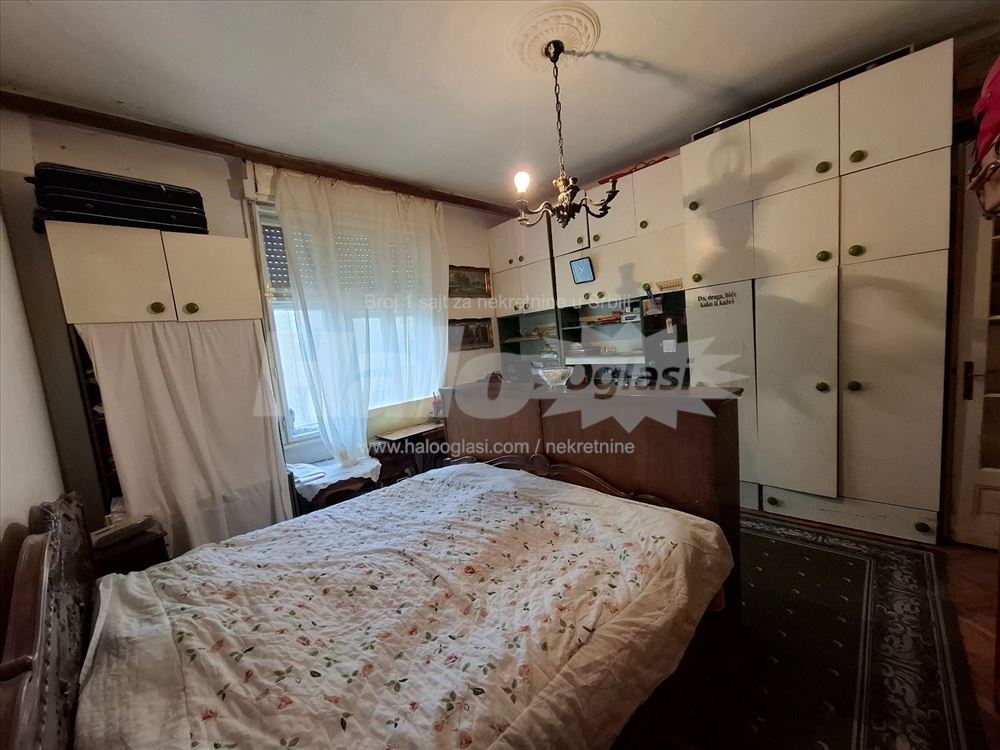Uknjižen salonac, lift, Cvetni trg, bez provizije — 12