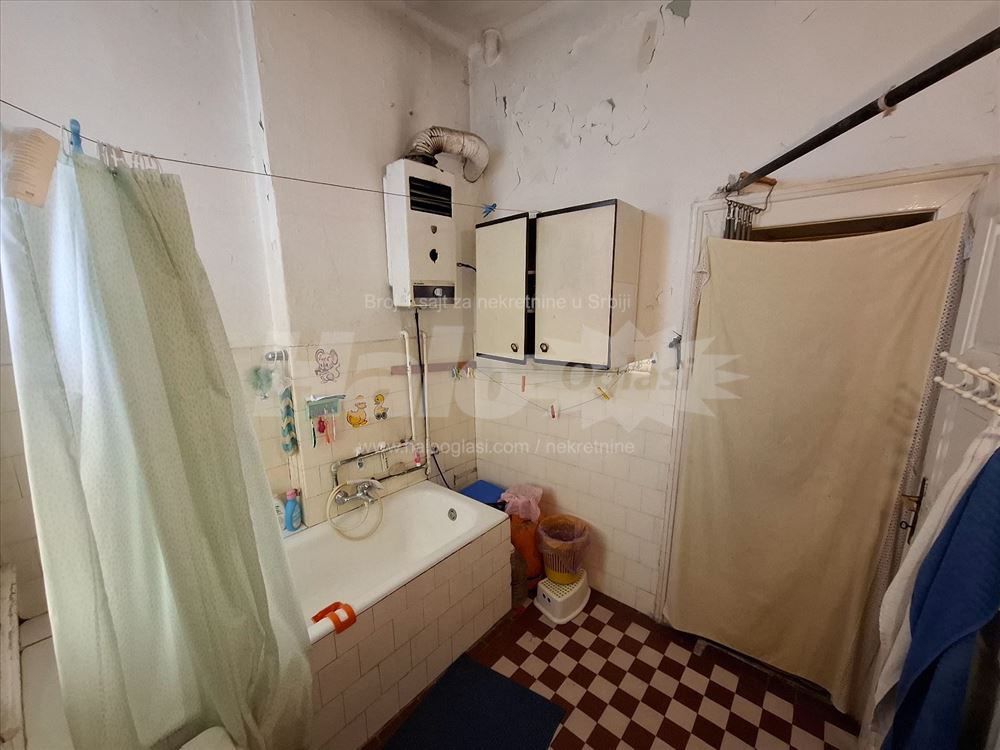 Uknjižen salonac, lift, Cvetni trg, bez provizije — 14