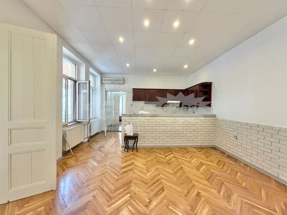 Uknjižen salonac u Kralja Milana — 8