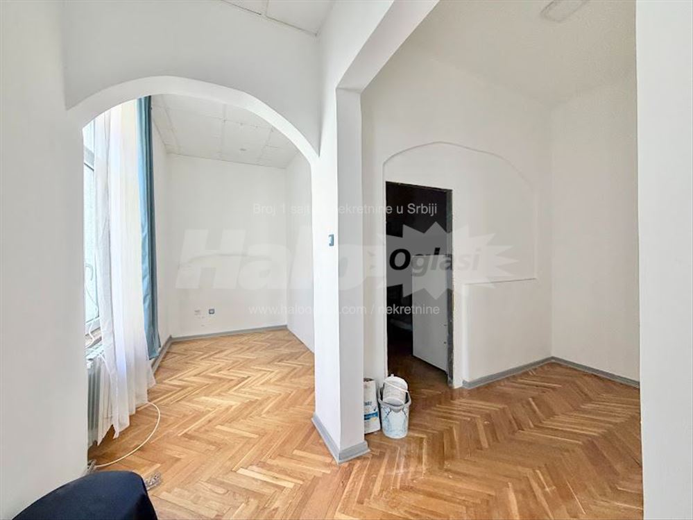 Uknjižen salonac u Kralja Milana — 12