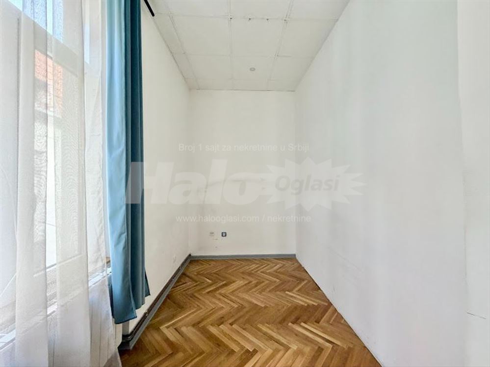 Uknjižen salonac u Kralja Milana — 13