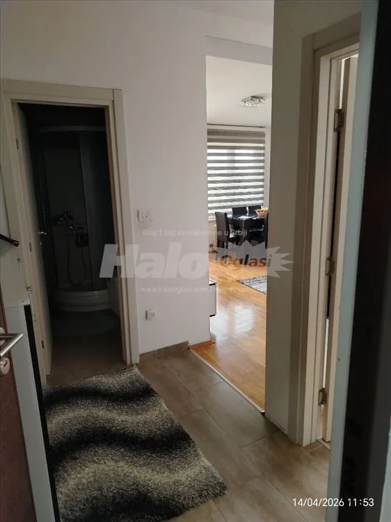 Uknjižen stan u centru Borče 2 — 2