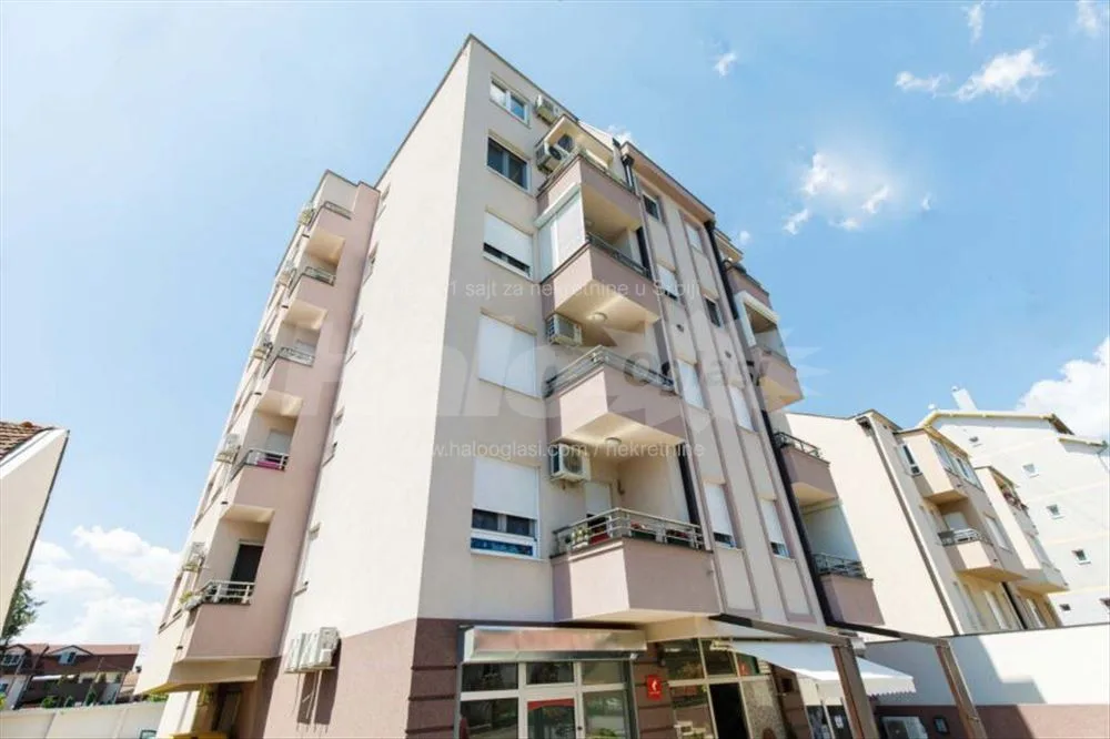 Uknjižen stan u centru Borče 2 — 10