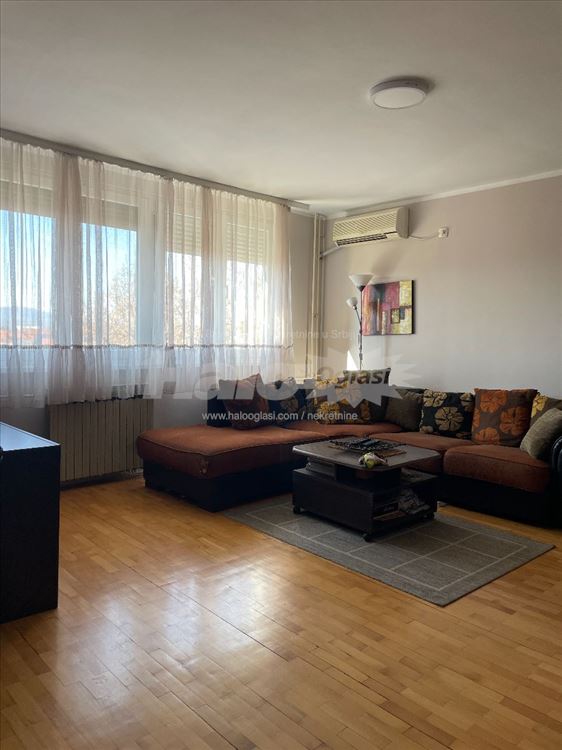 Uknjižen trosoban stan 75m² (+4m2 terase)- 25. maj — 3