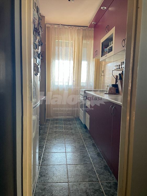 Uknjižen trosoban stan 75m² (+4m2 terase)- 25. maj — 5