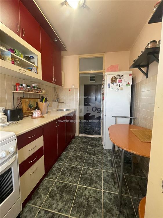 Uknjižen trosoban stan 75m² (+4m2 terase)- 25. maj — 6