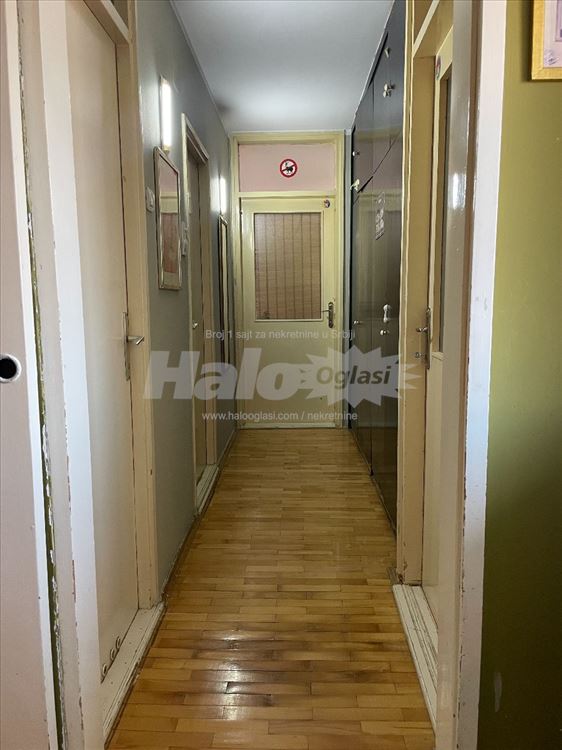 Uknjižen trosoban stan 75m² (+4m2 terase)- 25. maj — 7