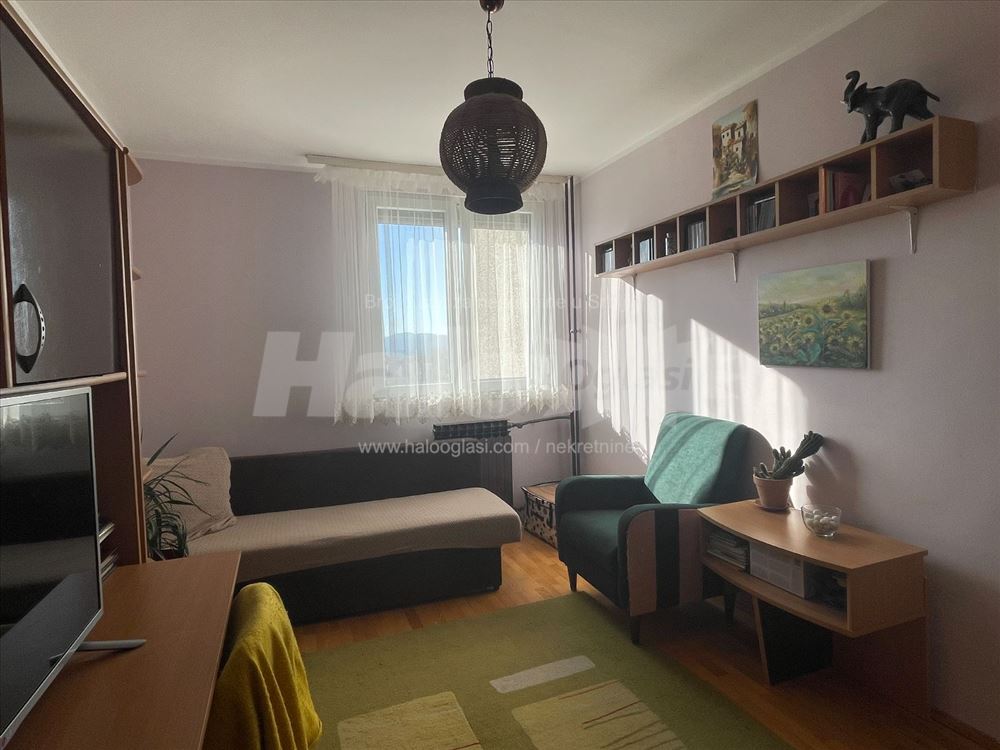 Uknjižen trosoban stan 75m² (+4m2 terase)- 25. maj — 8