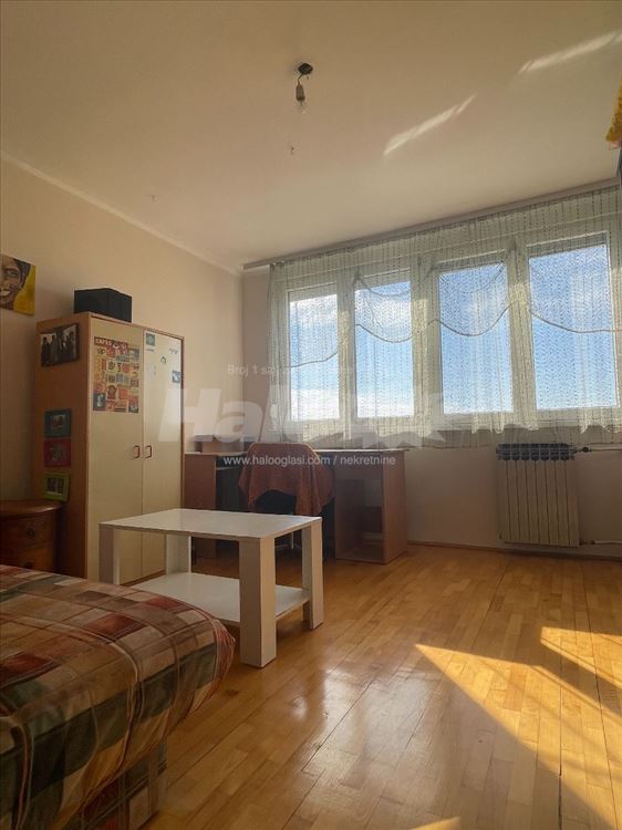 Uknjižen trosoban stan 75m² (+4m2 terase)- 25. maj — 10