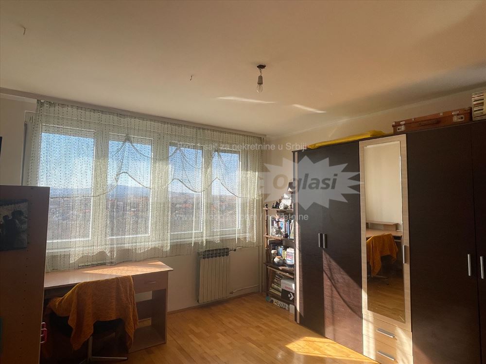 Uknjižen trosoban stan 75m² (+4m2 terase)- 25. maj — 11