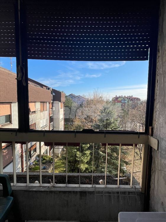 Uknjižen trosoban stan 75m² (+4m2 terase)- 25. maj — 13