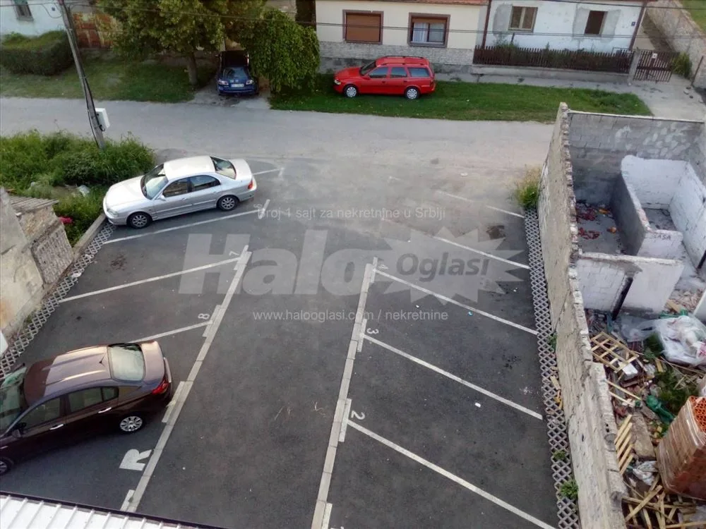 Uknjižen trosoban stan sa parking mestom - Borca — 10