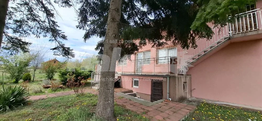 Uknjizena kuca na dva sprata sa 21 ar placa — 2