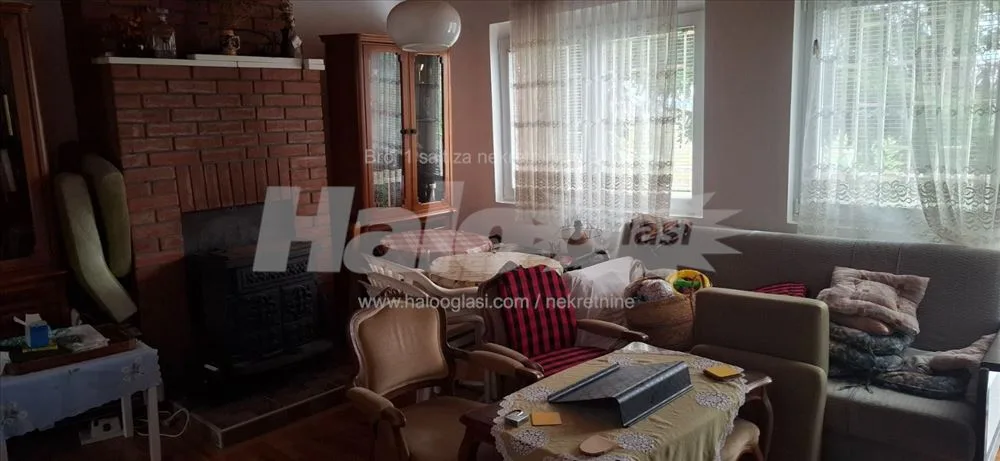 Uknjizena kuca na dva sprata sa 21 ar placa — 7