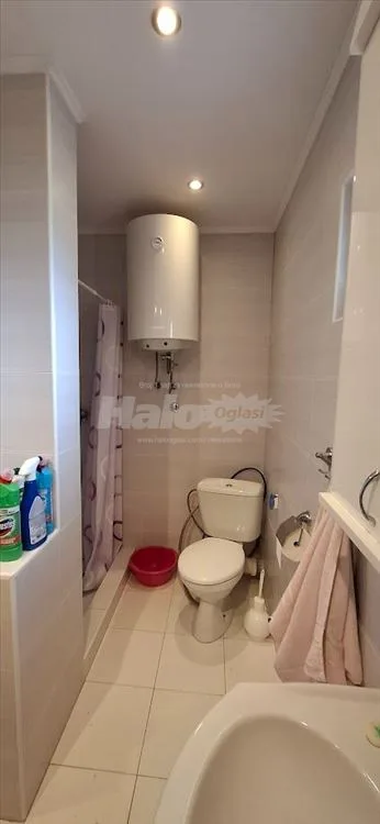 Uknjizena kuca na dva sprata sa 21 ar placa — 13