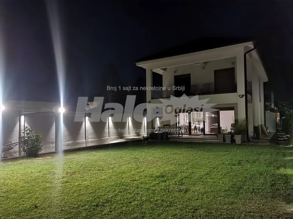 Uknjizena vila na Savi, bazen, spust za camac — 4