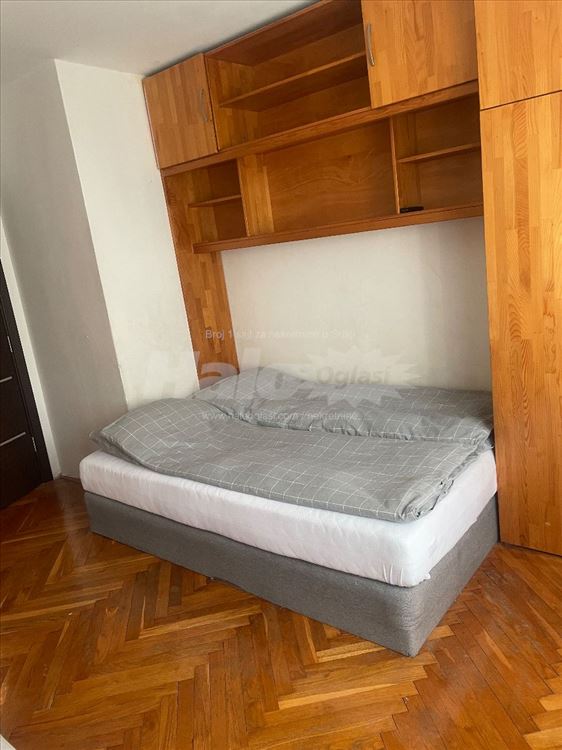 Unikatan stan u pešačkoj zoni — 9