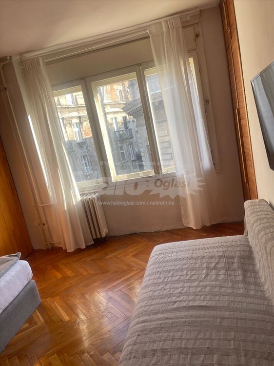 Unikatan stan u pešačkoj zoni — 11