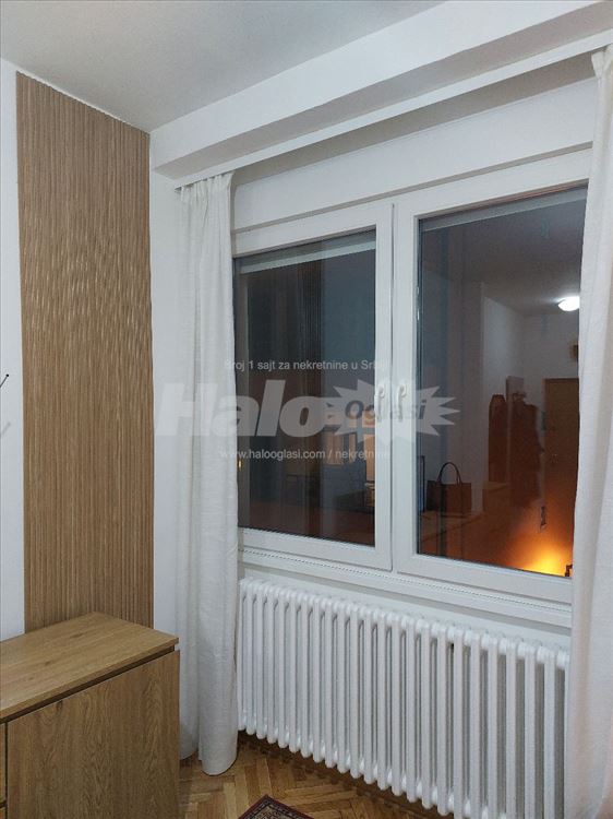 Ustanicka-Konjarnik, garsonjera u zgradi — 10