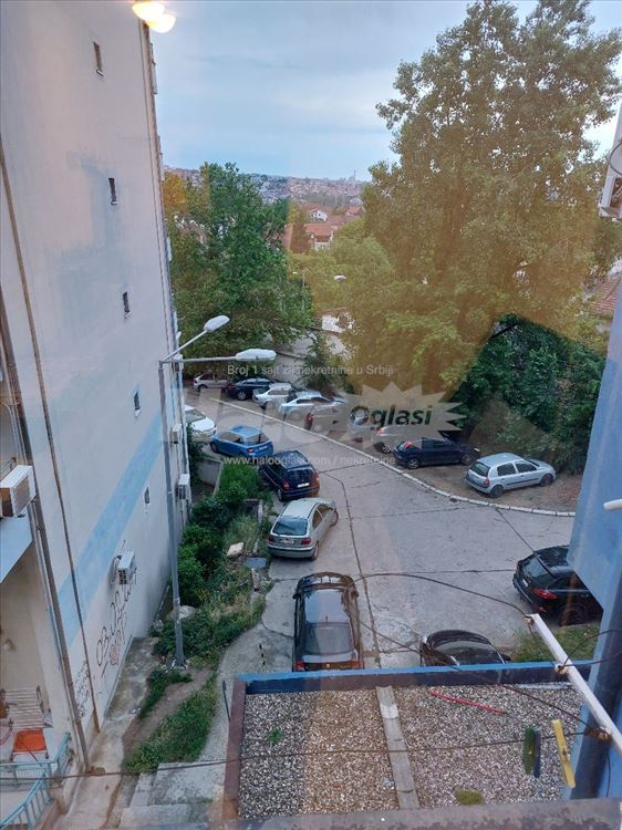 Ustanicka-Konjarnik, garsonjera u zgradi — 11