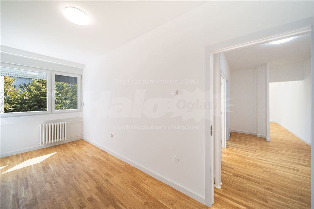 USTANIČKA 204 Savršen 1.5 stan na 3. spratu — 2