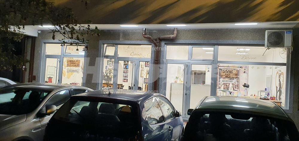 Veliki izlog, do ulice, free parking, BeoŠoping — 2