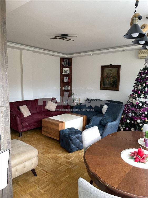Veoma svetao 3.0 stan u bloku 37, Novi Beograd — 2