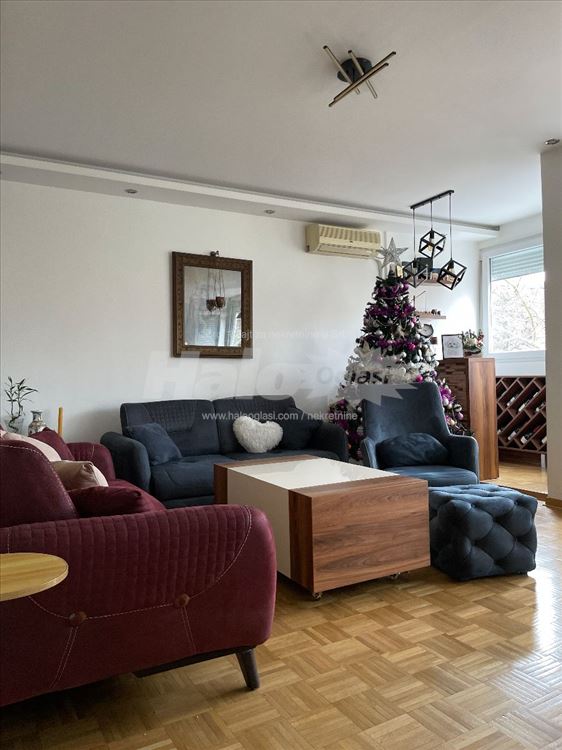 Veoma svetao 3.0 stan u bloku 37, Novi Beograd — 3