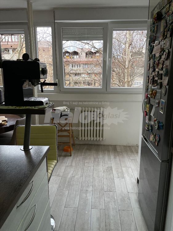 Veoma svetao 3.0 stan u bloku 37, Novi Beograd — 12