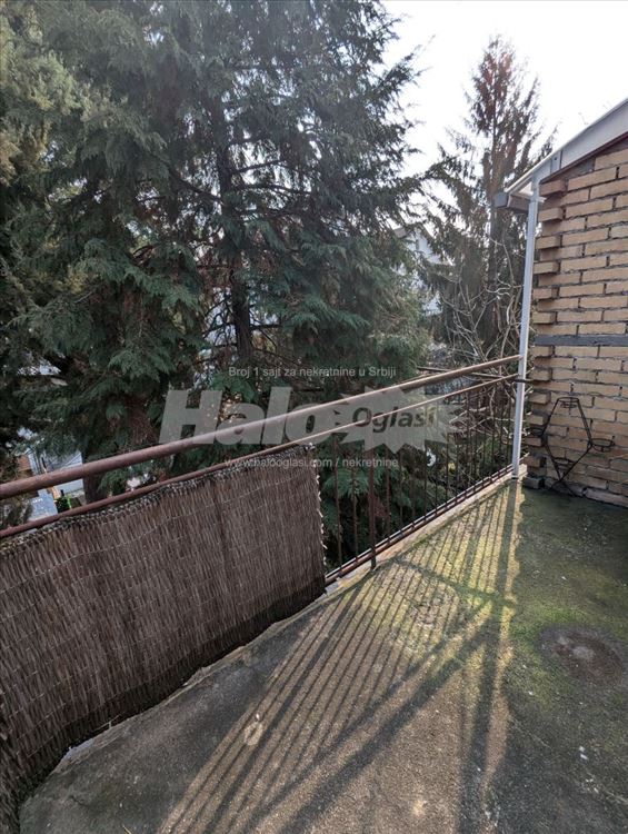 Vertikala kuće na mirnom mestu — 5