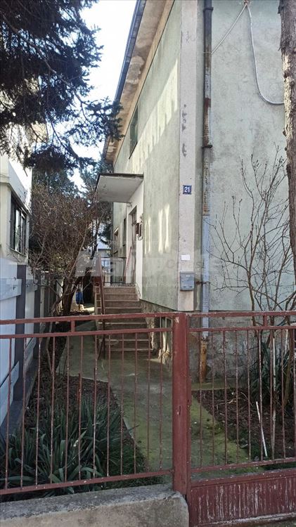 Vertikala kuće na mirnom mestu — 15