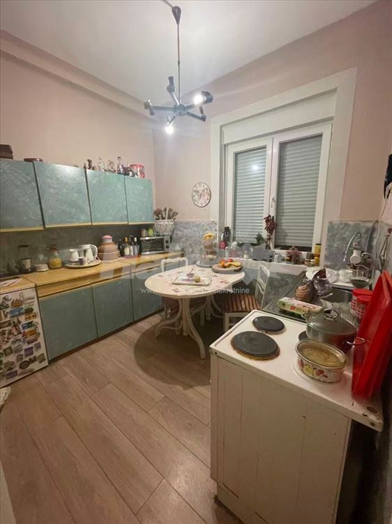 Višenamenski stan sa dvorišnim pristupom, Takovska — 11