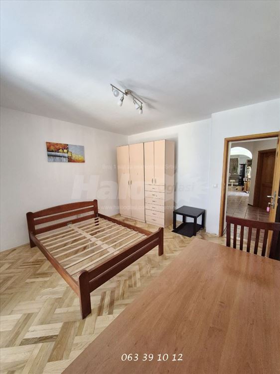VLASNIK, 7 soba, 4 parkinga, stanovanje-poslovanje — 7