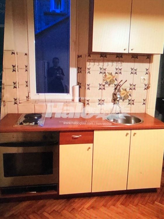 Vlasnik izdaje 2,0 soban stan u centru Zemuna — 3