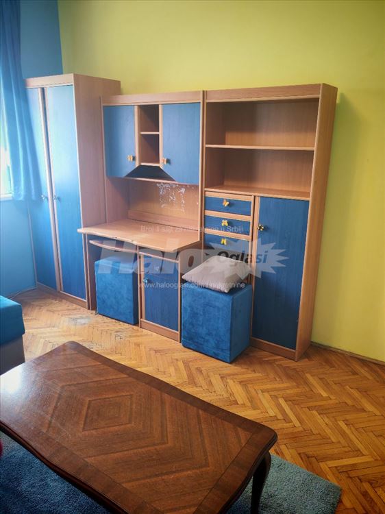 Vlasnik izdaje lep dvosoban stan na Karaburmi — 13