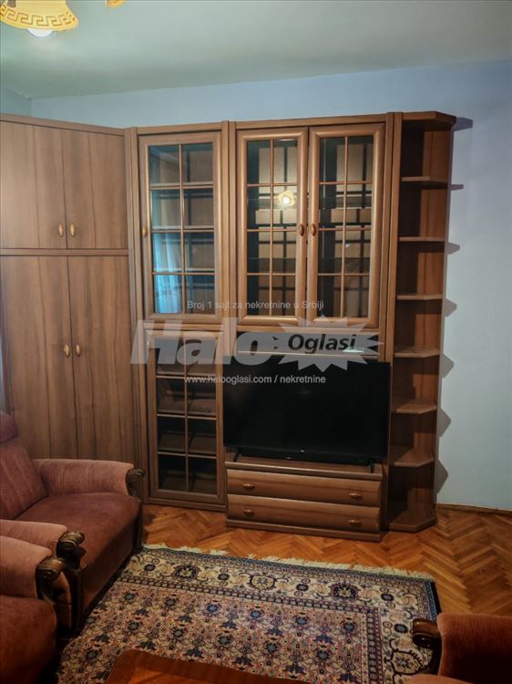Vlasnik izdaje lep dvosoban stan na Karaburmi — 15