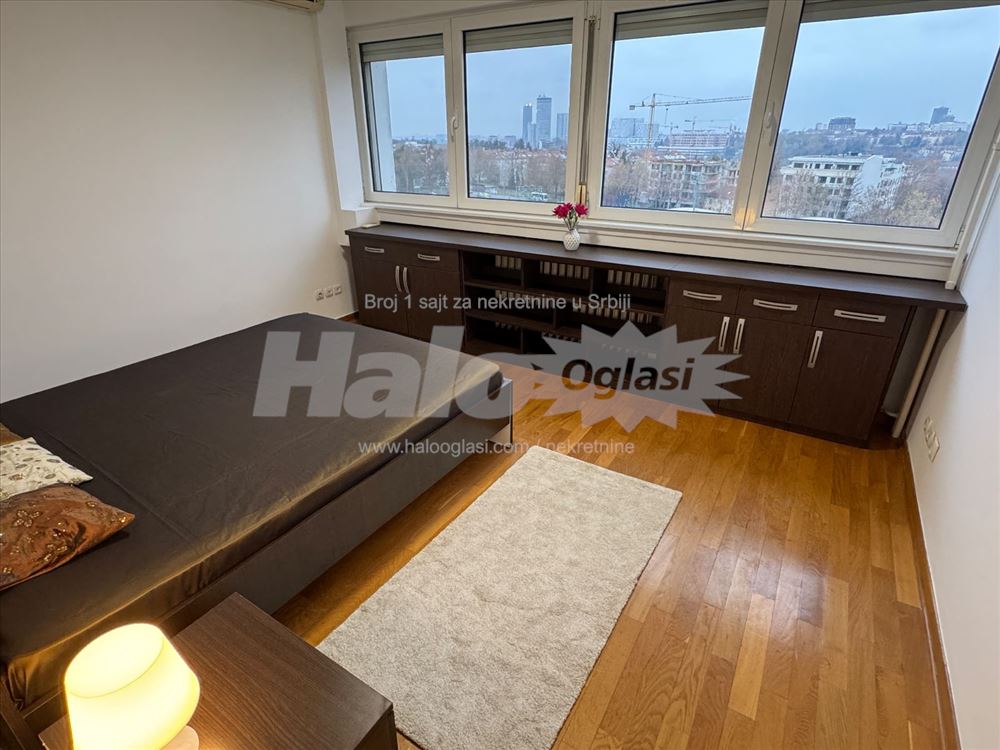 Vlasnik izdaje lep namešten dvosoban stan — 7