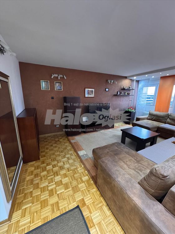 Vlasnik, premium lokacija, full opremljen, kao nov — 2