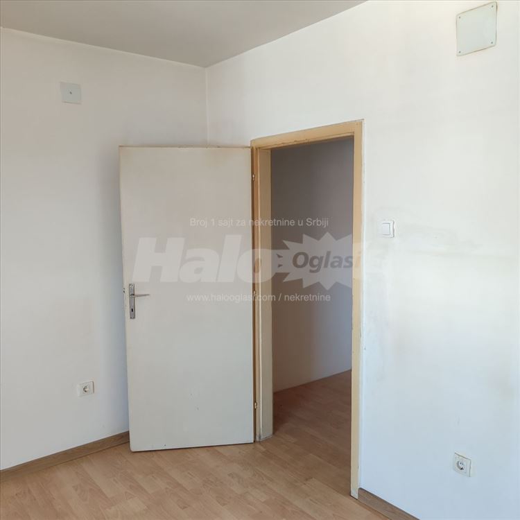 VLASNIK - Uknjižen, 21m2, 8. sprat, Ustanička — 11