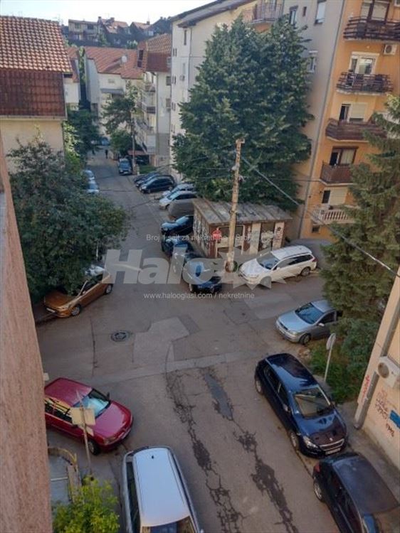 Voždovac, Medaković II, jednoiposoban, III sprat — 9