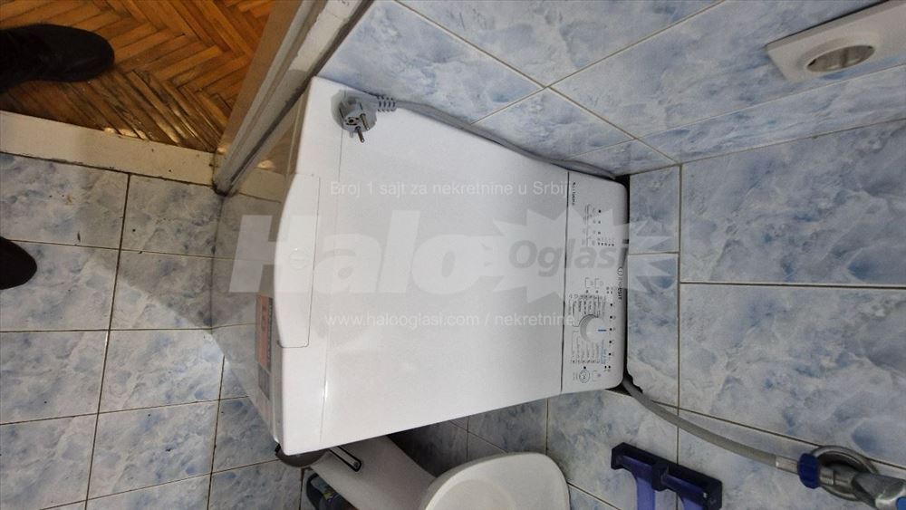 Voždovac;Darvinova pošta,TOP lokacija,blizu faxa — 6