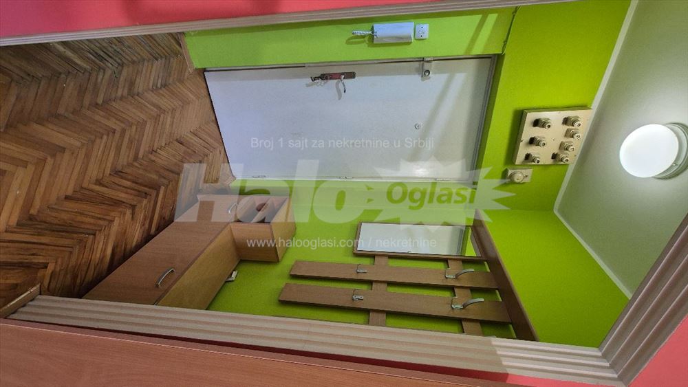 Voždovac;Darvinova pošta,TOP lokacija,blizu faxa — 8